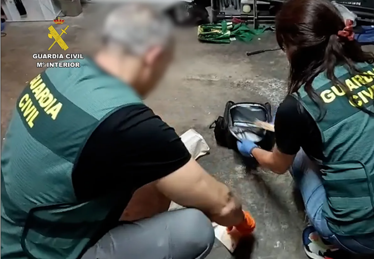 La Guardia Civil desarticula un clan familiar en Valencia que estafó un millón de euros a más de 80 víctimas mediante un sistema piramidal