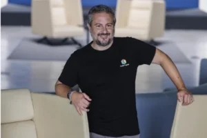 Kämpe, la startup valenciana que forma online electricistas y fontaneros: "Los oficios son la alternativa real" a la IA
