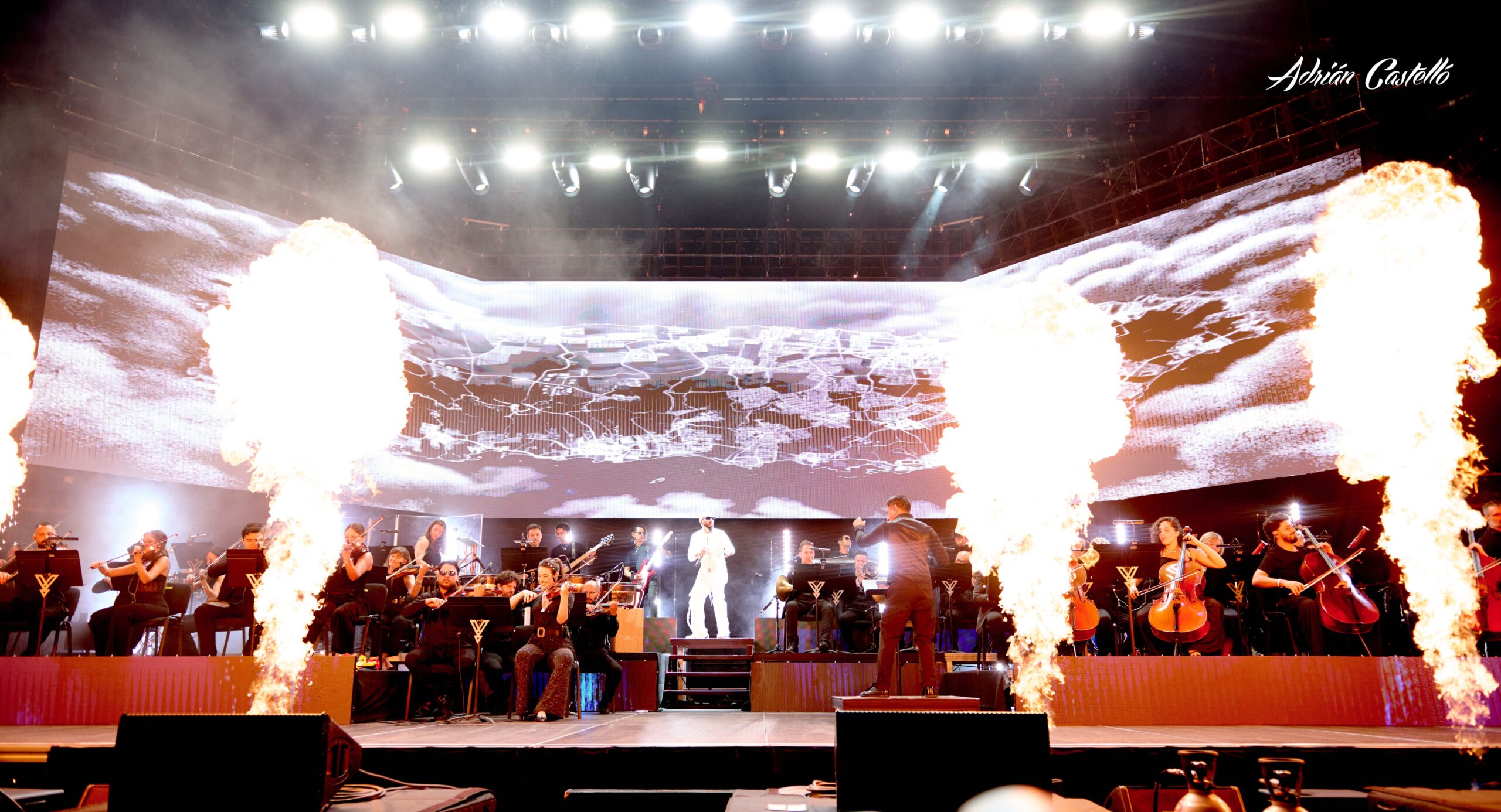 Yandel Sinfónico@Roig Arena Foto: @adriancastellofotografo