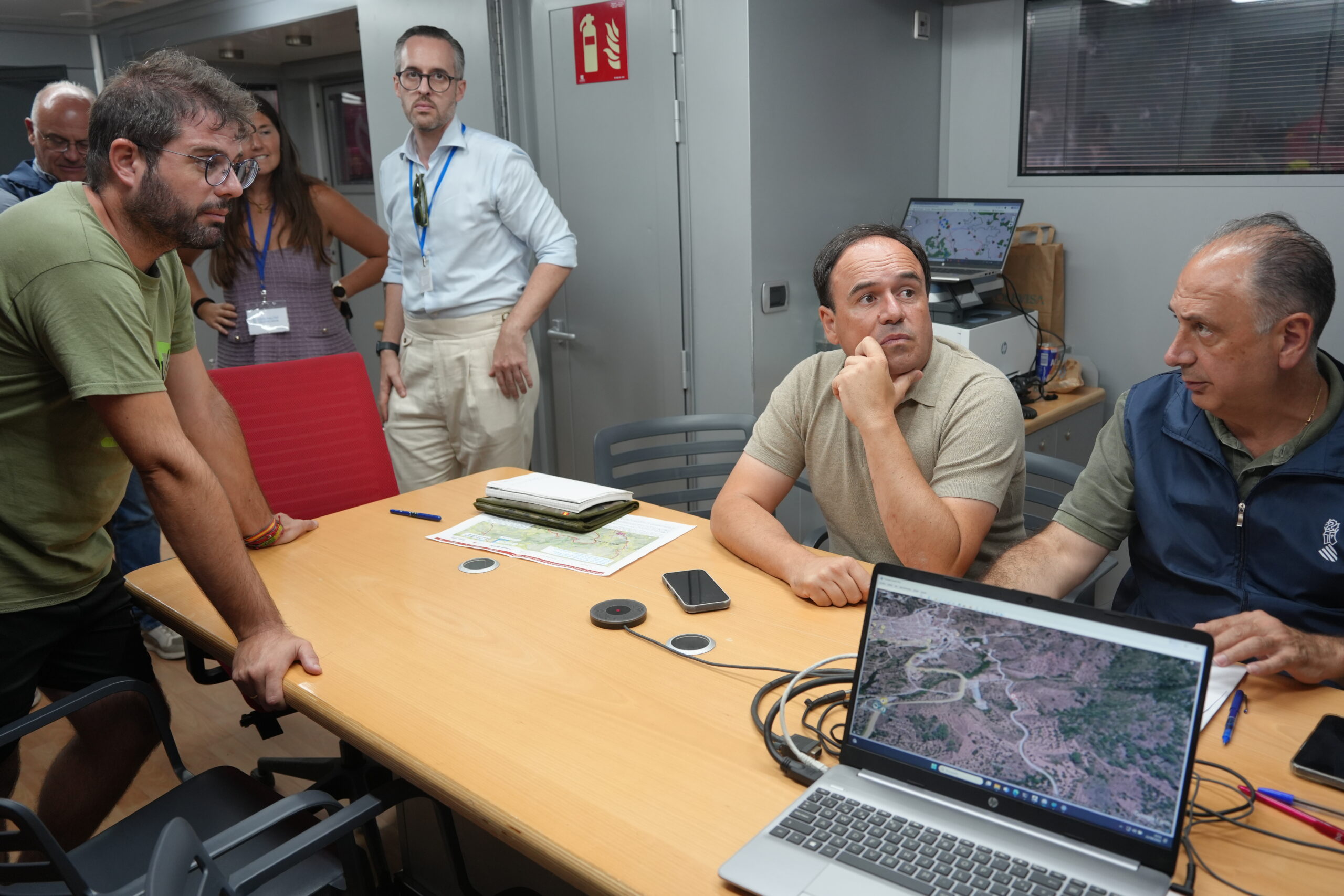 Pérez Llorca pone en valor el trabajo de los efectivos y la colaboración de las administraciones y vecinos ante el incendio de Gátova