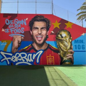 mural de Ferran Torres en el polideportivo municipal de Foios