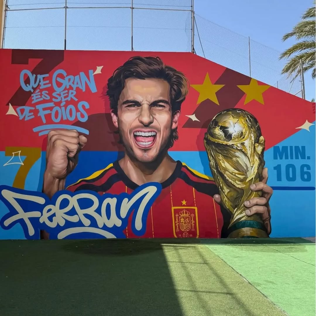 mural de Ferran Torres en el polideportivo municipal de Foios
