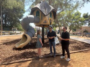 El Plantío estrena un nuevo parque infantil integrado en la pinada de La Canyada