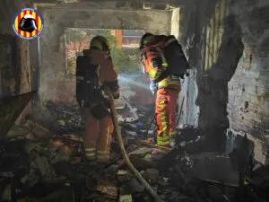 Un incendio en un piso de Silla deja 16 personas atendidas y dos trasladados al Hospital La Fe