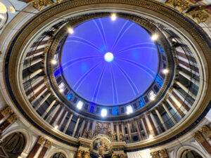 monumental cúpula de las Escuelas Pías