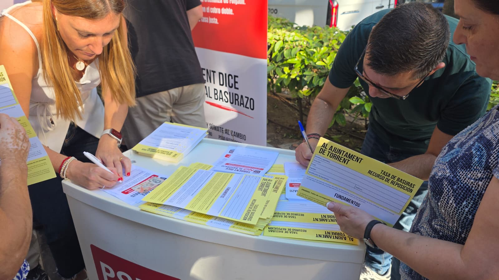 PSPV-Torrent-recogida-firmas-basurazo