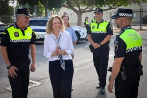 Policia-Local-Torrent-con-la-alcaldesa-Folgado