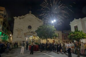 Paterna acompaña al Morenet y San Vicente Ferrer en la solemne procesión de su Día Grande