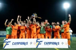 El Torrent CF celebra el título de la Fase Autonómica de la Copa Federación