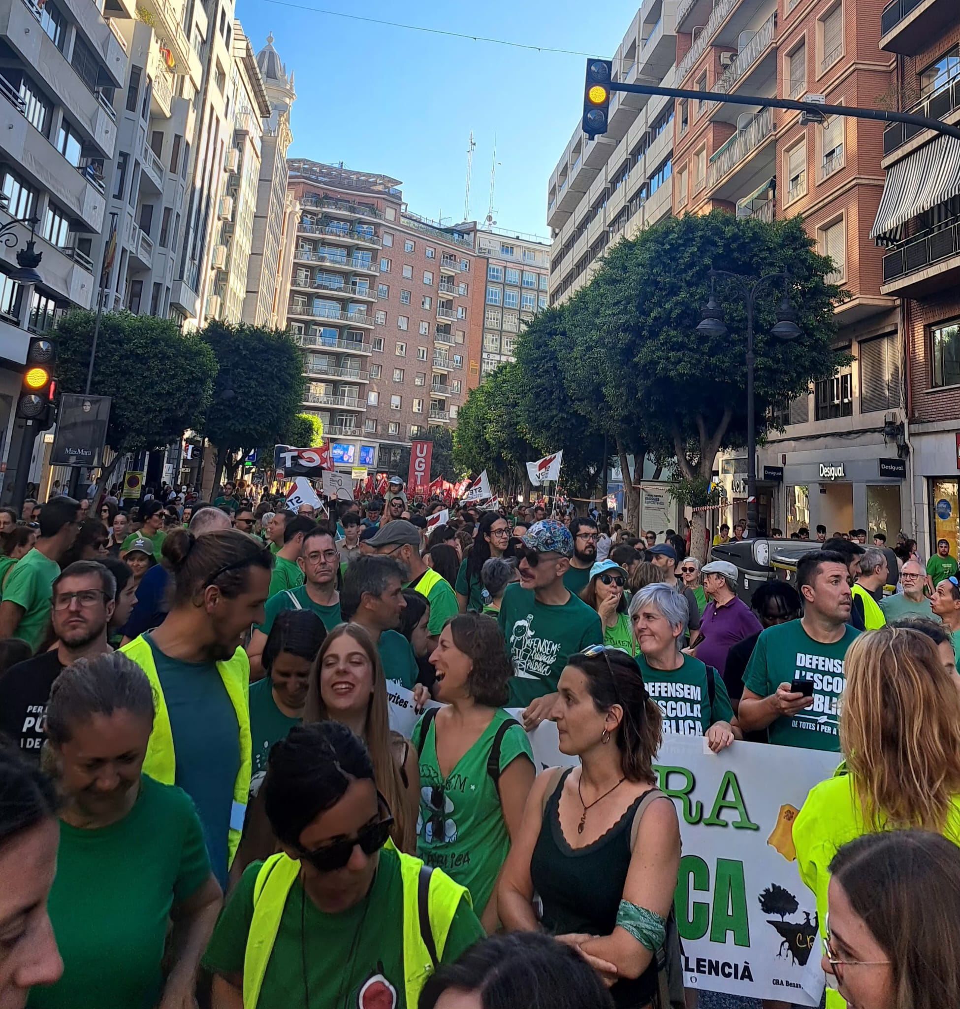 La educación pública valenciana vuelve a manifestarse en el centro de Valencia para iniciar el curso 2026-2027