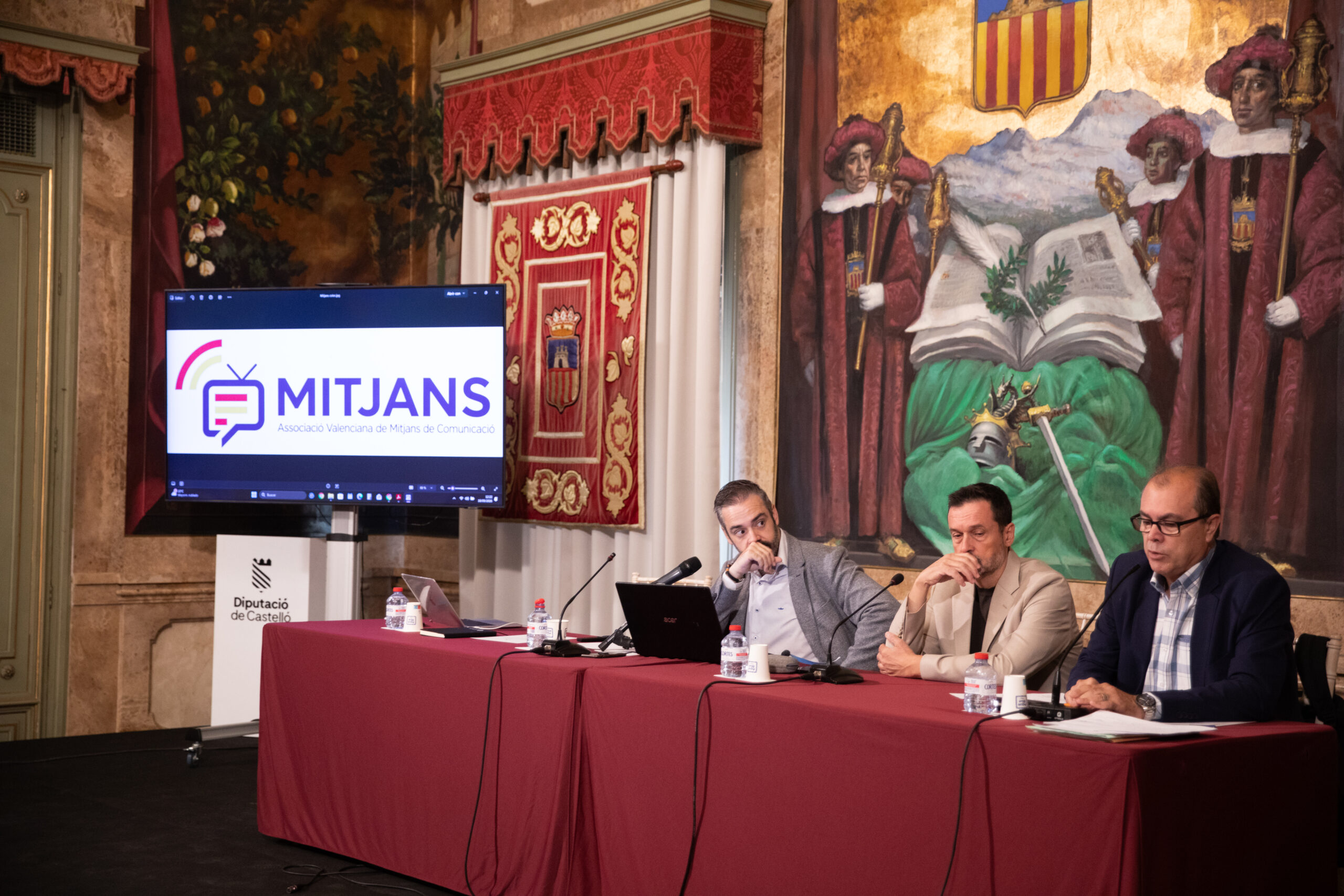 AMDComVal se transfoma en Mitjans