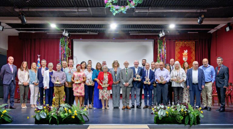 Alboraia rinde homenaje a sus referentes sociales, culturales y empresariales en una multitudinaria gala de entrega de los Premios 9 d’Octubre