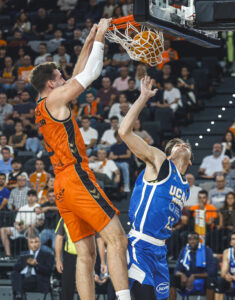 Festival ofensivo del Valencia Basket para sumar autoridad ante el UCAM Murcia en el Roig Arena (116-93)