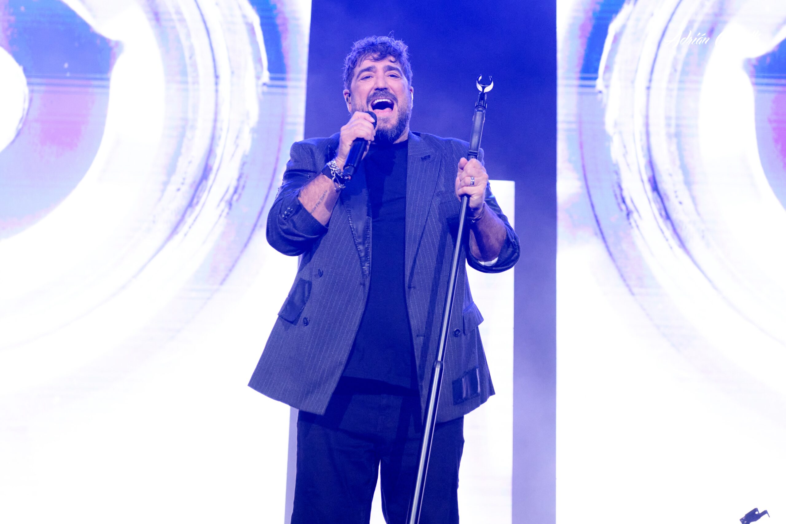 Antonio Orozco @Roig Arena Foto: @adriancastellofotografo
