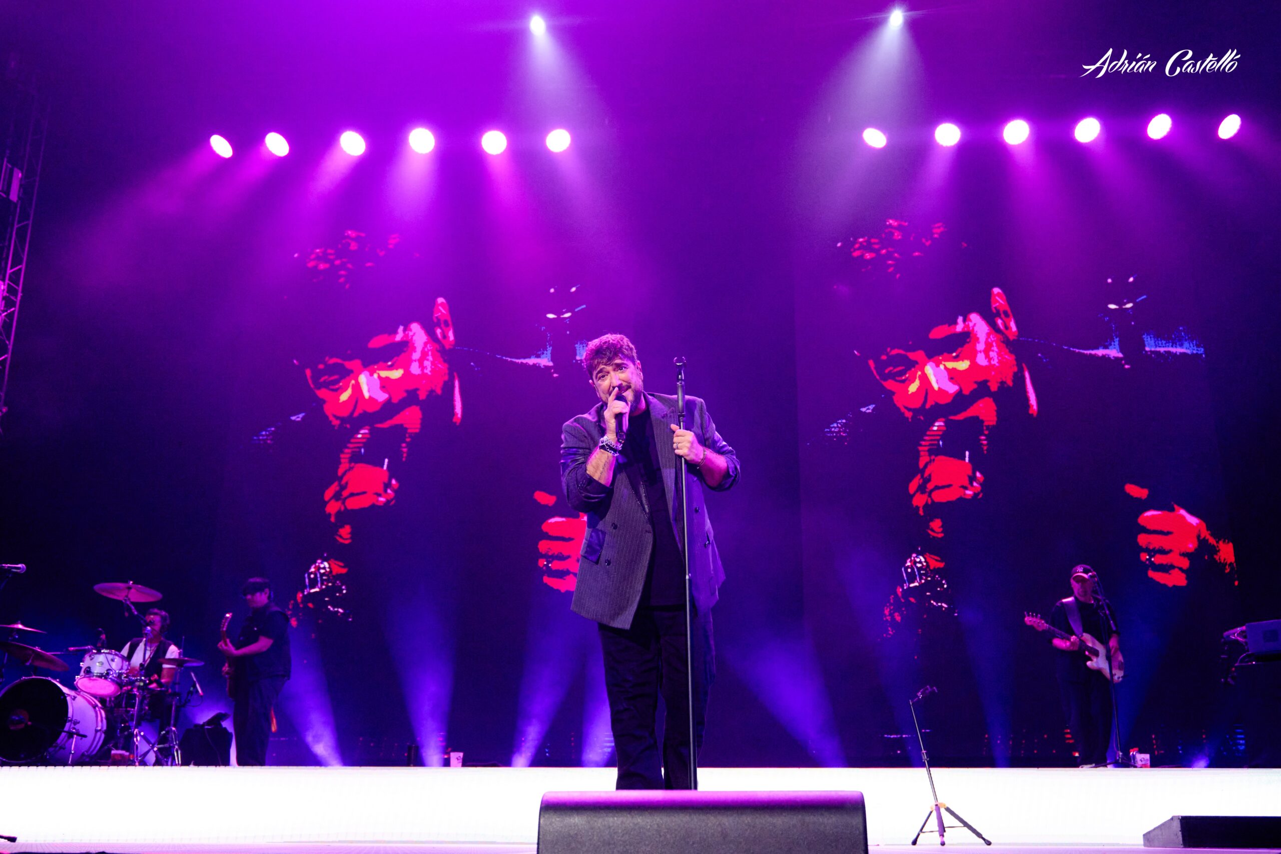 Antonio Orozco @Roig Arena Foto: @adriancastellofotografo