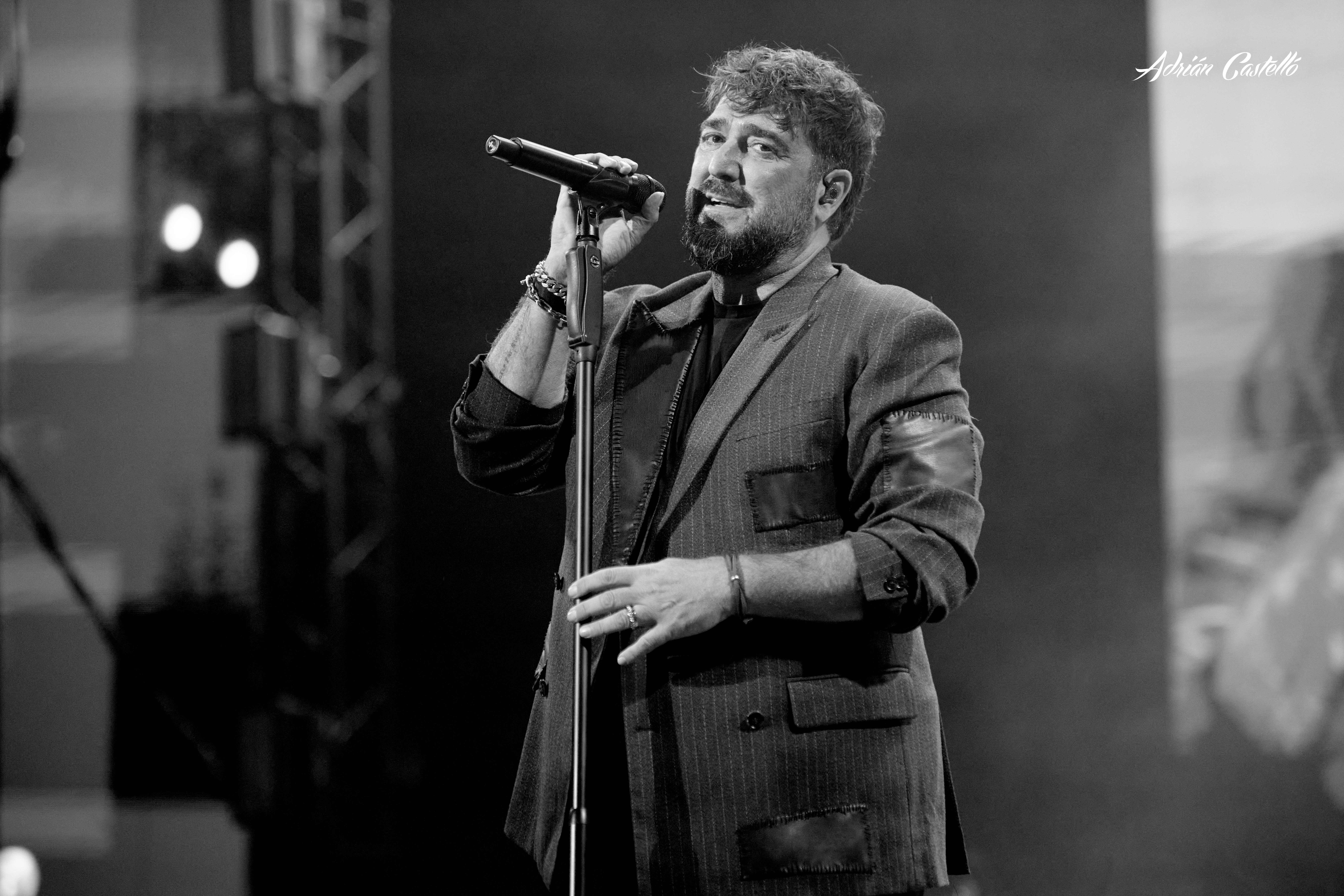 Antonio Orozco @Roig Arena Foto: @adriancastellofotografo
