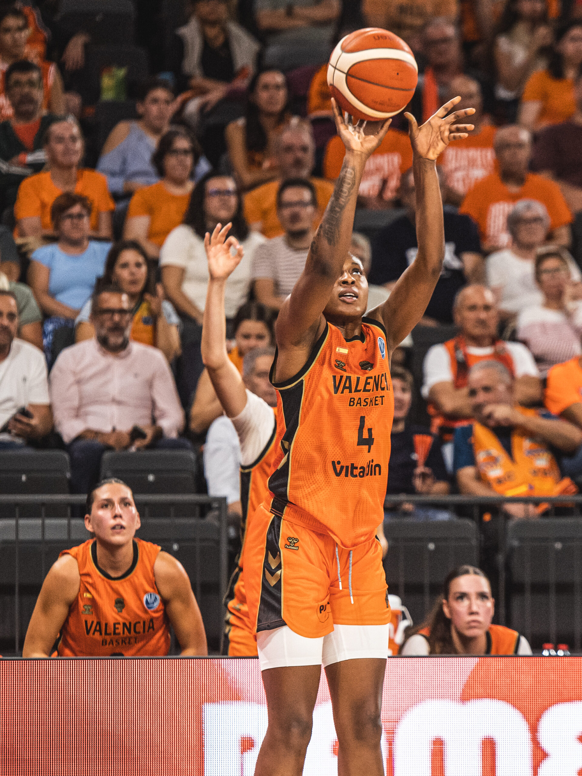 El Valencia Basket tropieza ante el Fenerbahce en un estreno europeo marcado por la alianza con À Punt