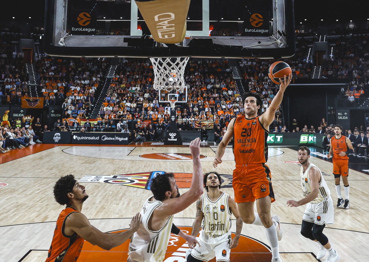 El Valencia Basket tumba al Fenerbahçe en el Roig Arena (86-78)