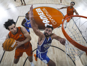 Festival ofensivo del Valencia Basket para sumar autoridad ante el UCAM Murcia en el Roig Arena (116-93)