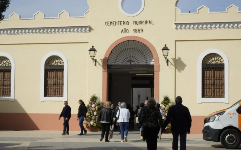 Catarroja prepara el cementeri per a Tots Sants