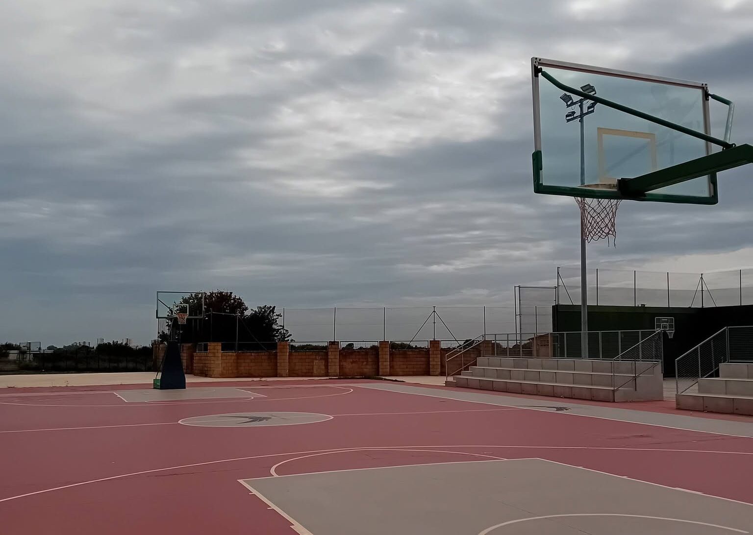 La Pobla de Farnals convertirá la cancha de baloncesto del Batiste Subies en un espacio deportivo cubierto y polivalente