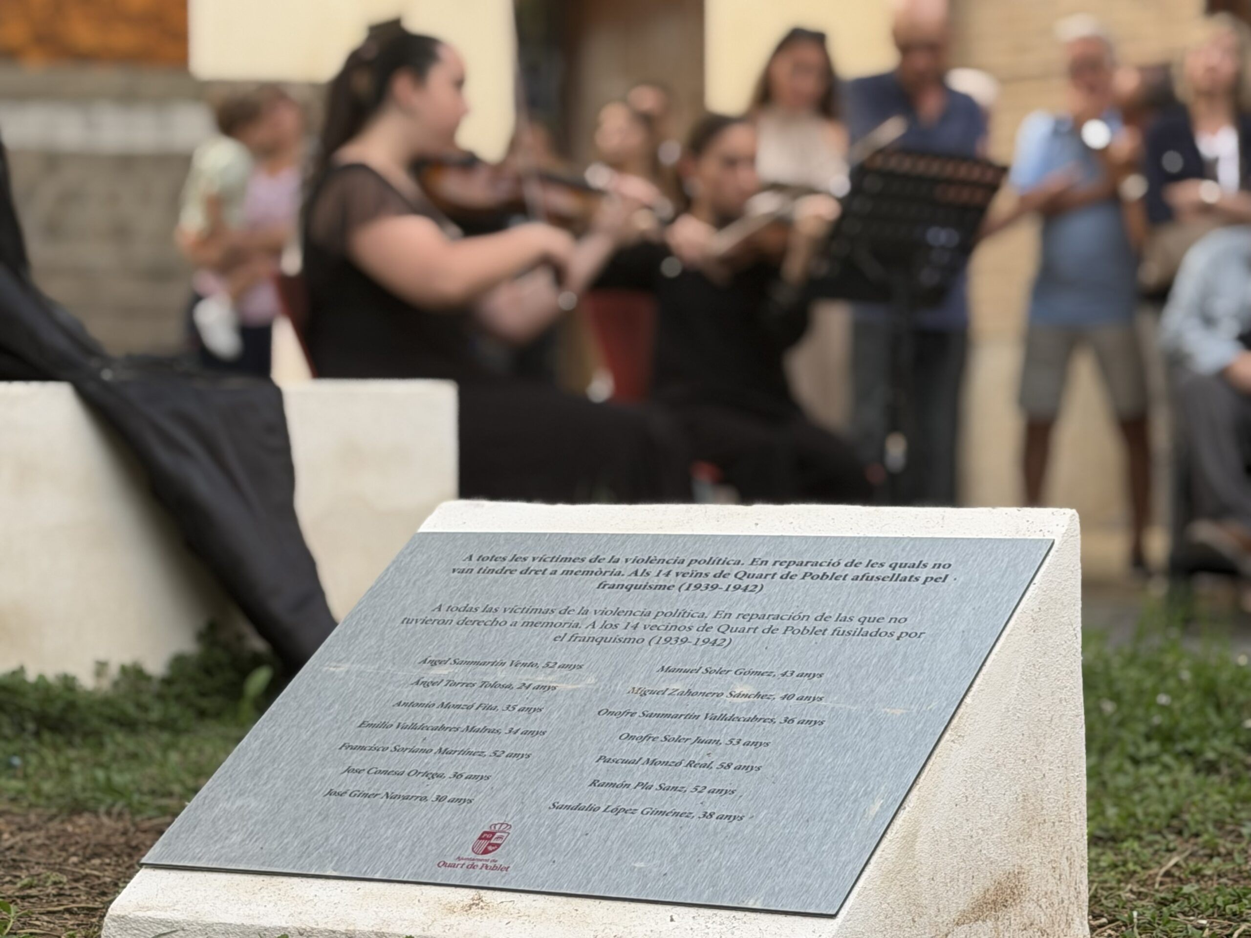 Placa-conmemorativa-con-los-nombres-de-las-14-victimas-de-la-represion-franquista-en-Quart-de-Poblet