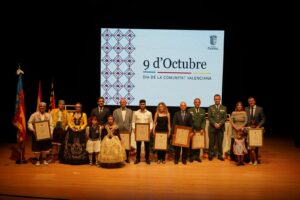 Paterna conmemora un 9 d’Octubre multitudinario con la tradicional Procesión Cívica y la entrega de las Insignias de Oro de la Vila