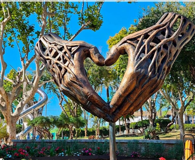 Silla-escultura-homenaja-DANA