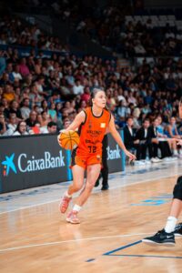 Paula Reynal se convierte en la decimoséptima canterana en inscribir su nombre en el Mur dels Somnis de L’Alqueria del Basket