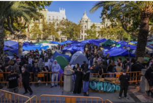 La Acampada por la Vivienda de València consolida su presencia en la Plaza del Ayuntamiento superando las 600 tiendas de campaña