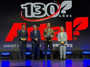 Fuente del Jarro reúne a 400 empresarios y reconoce a Concha Azcoiti y a las empresas históricas del polígono