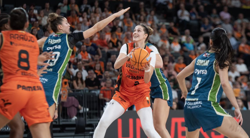 Valencia Basket estrena la temporada en el Roig Arena con triunfo ante Meins Avenida (82-57)