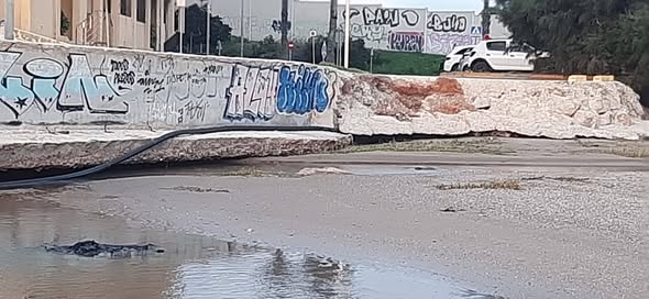 Port Saplaya alerta del riesgo de derrumbe por la erosión