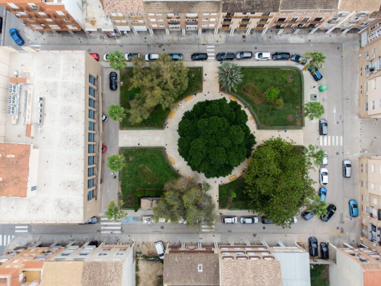 Remodelación integral de la plaza de las Cortes Valencianas de Catarroja