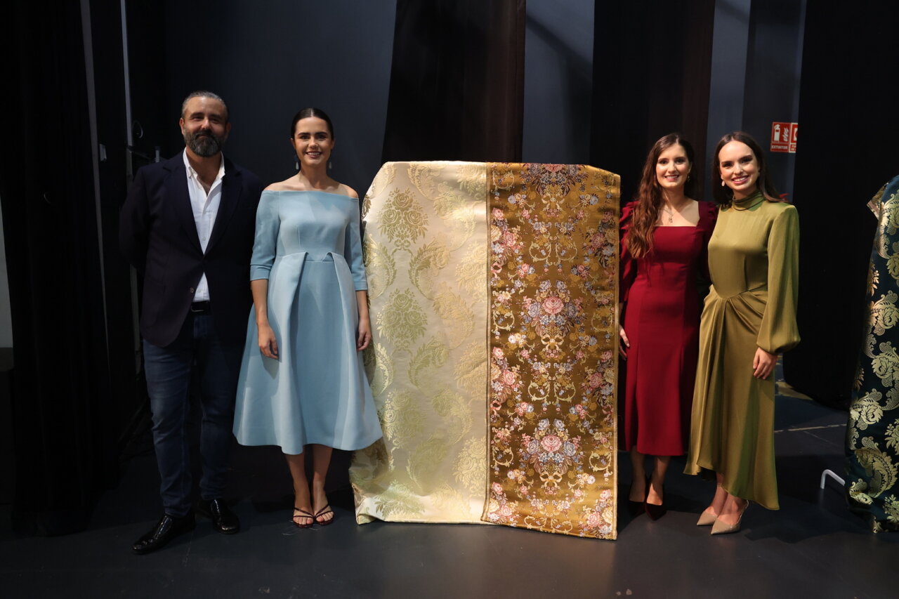 Presentación de las telas de la Corte de Honor de la Fallera Mayor de Valencia 2027