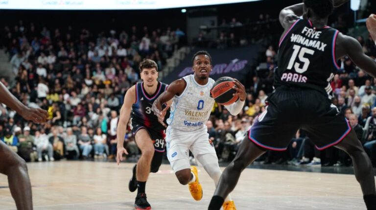 Exhibición coral y victoria de mérito del Valencia Basket en París (93-104)