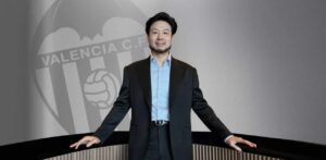 Peter Lim vende el 42 % del Valencia CF a un grupo inversor estadounidense