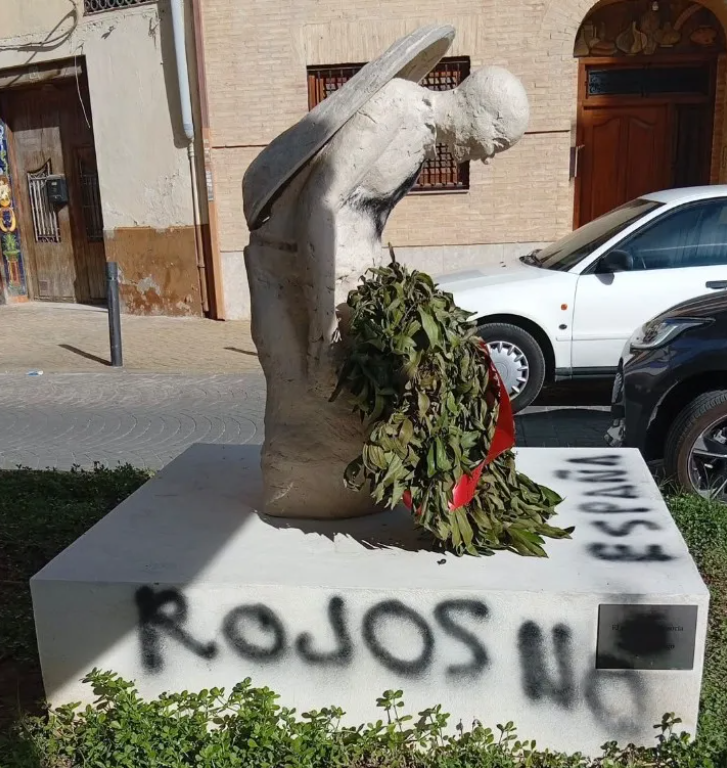 Quart de Poblet condena firmemente el acto vandálico contra la escultura 'El pes de la Memòria'