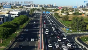 Un accidente en la Pista de Silla a la altura de Sedaví genera tres kilómetros de retenciones en el acceso sur a València