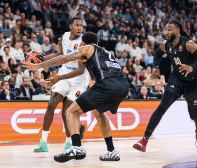 El Valencia Basket firma una remontada épica en Lyon tras levantar 18 puntos y se mantiene invicto en la EuroLeague (92-105)