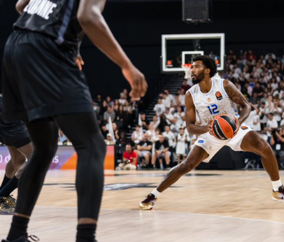 El Valencia Basket firma una remontada épica en Lyon tras levantar 18 puntos y se mantiene invicto en la EuroLeague (92-105)