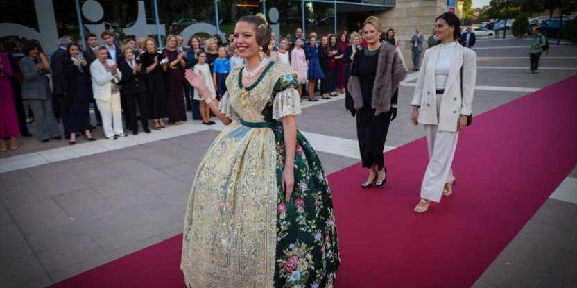 Amparo Taberner estrena su traje de Fallera Mayor de Torrent 2027 con la firma SC Indumentaria