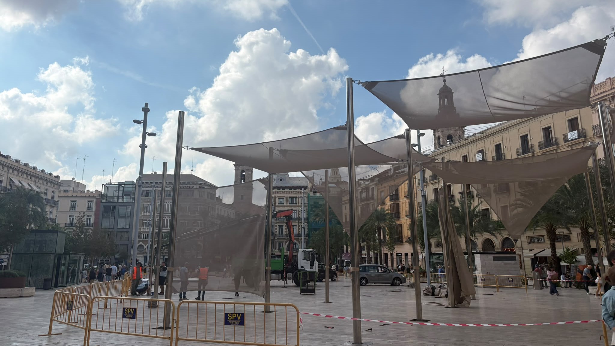 trabajos de desmontaje de la plaza de la reina