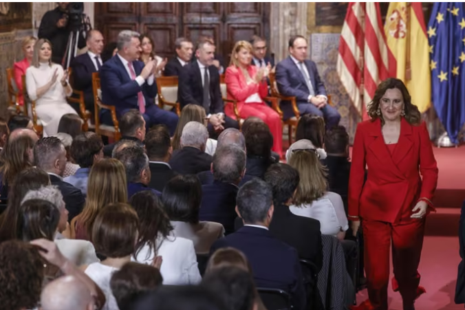María José Catalá destaca la convivencia del 9 d’Octubre en la plaza del Ayuntamiento y abandera la “concordia” entre todas las sensibilidades