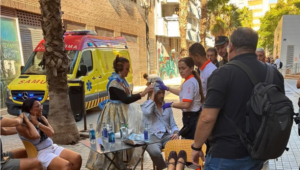 Tres heridos leves al partirse una farola durante un acto de la selección en València