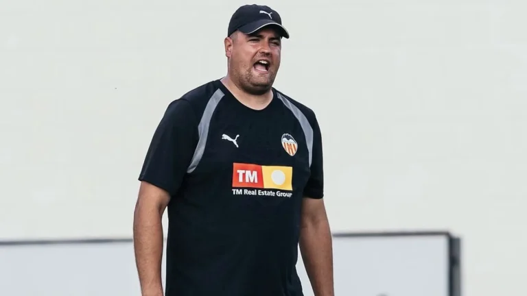 El Valencia CF Femenino destituye a Mikel Crespo tras siete derrotas consecutivas y ningún punto en la Liga F